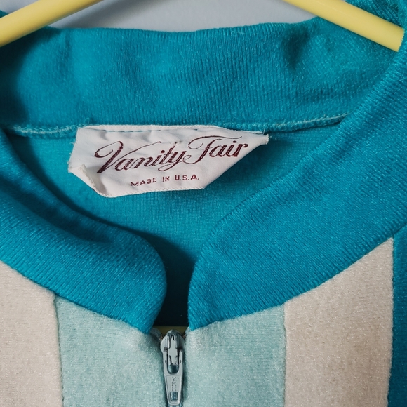 Amazing vintage 1970s Vanity Fair velour night gown - Picture 2 of 2